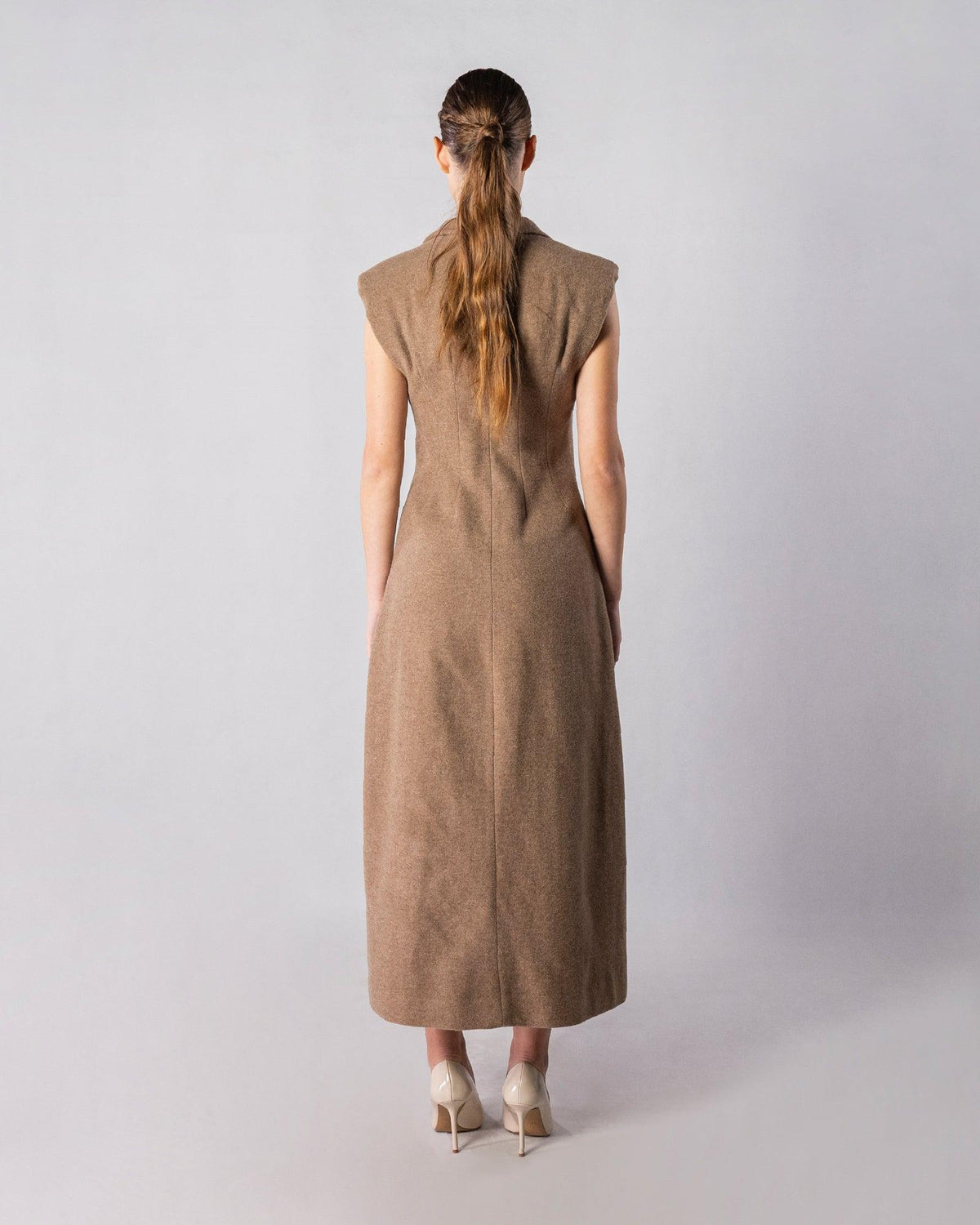 ALISADUDAJ CRAFT 11 brown wool sleeveless coat dress, back view showing collar and fitted seams, wool blend