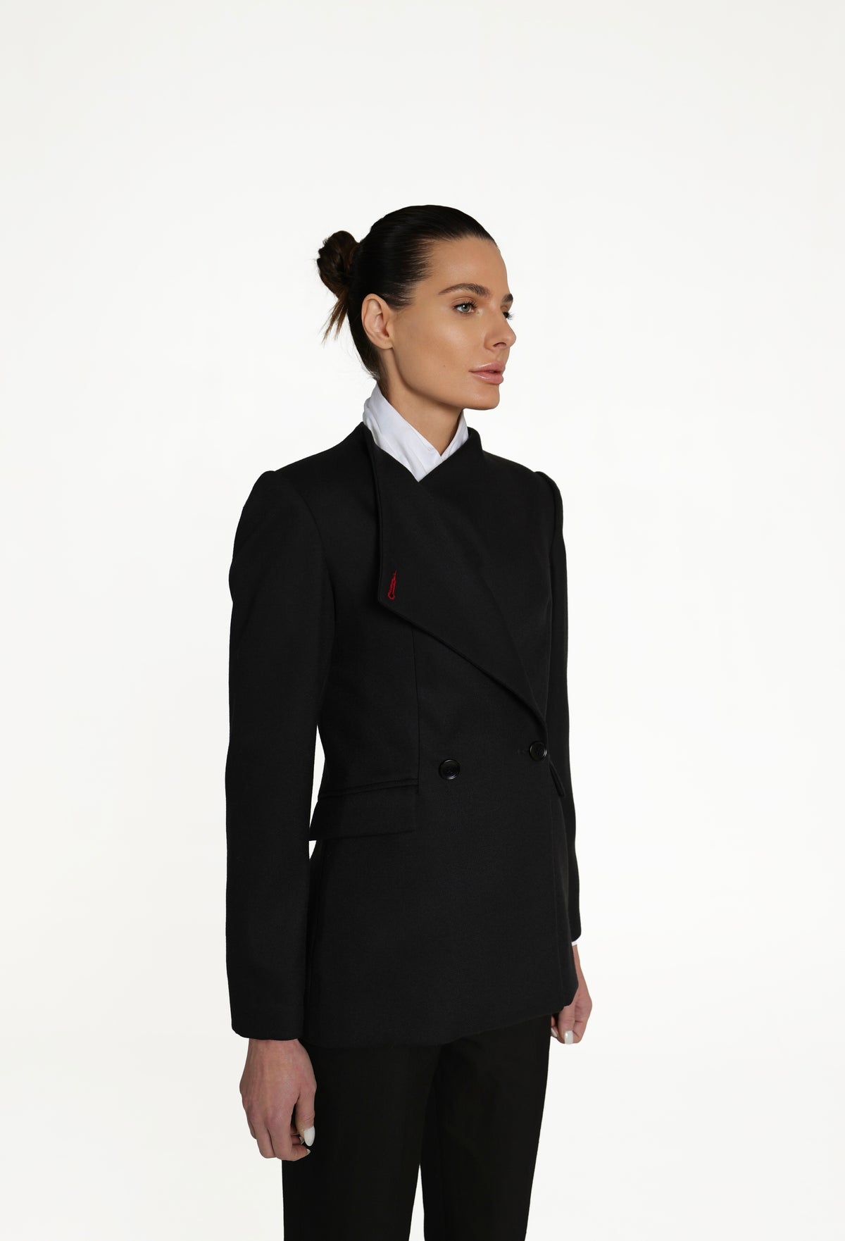 CLASSIC-CUT BLACK BLAZER
