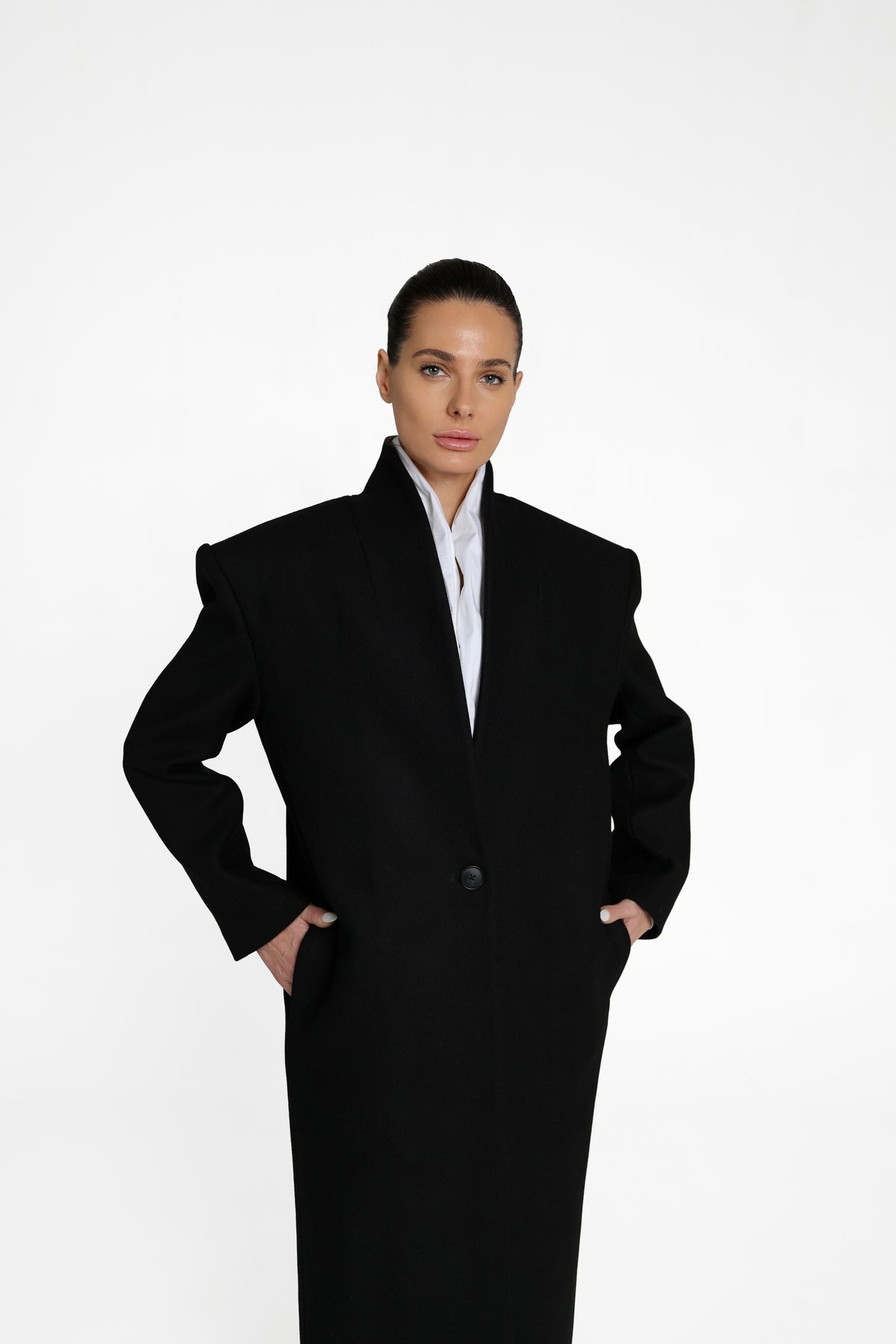 CLASSIC BLACK WOOL COAT
