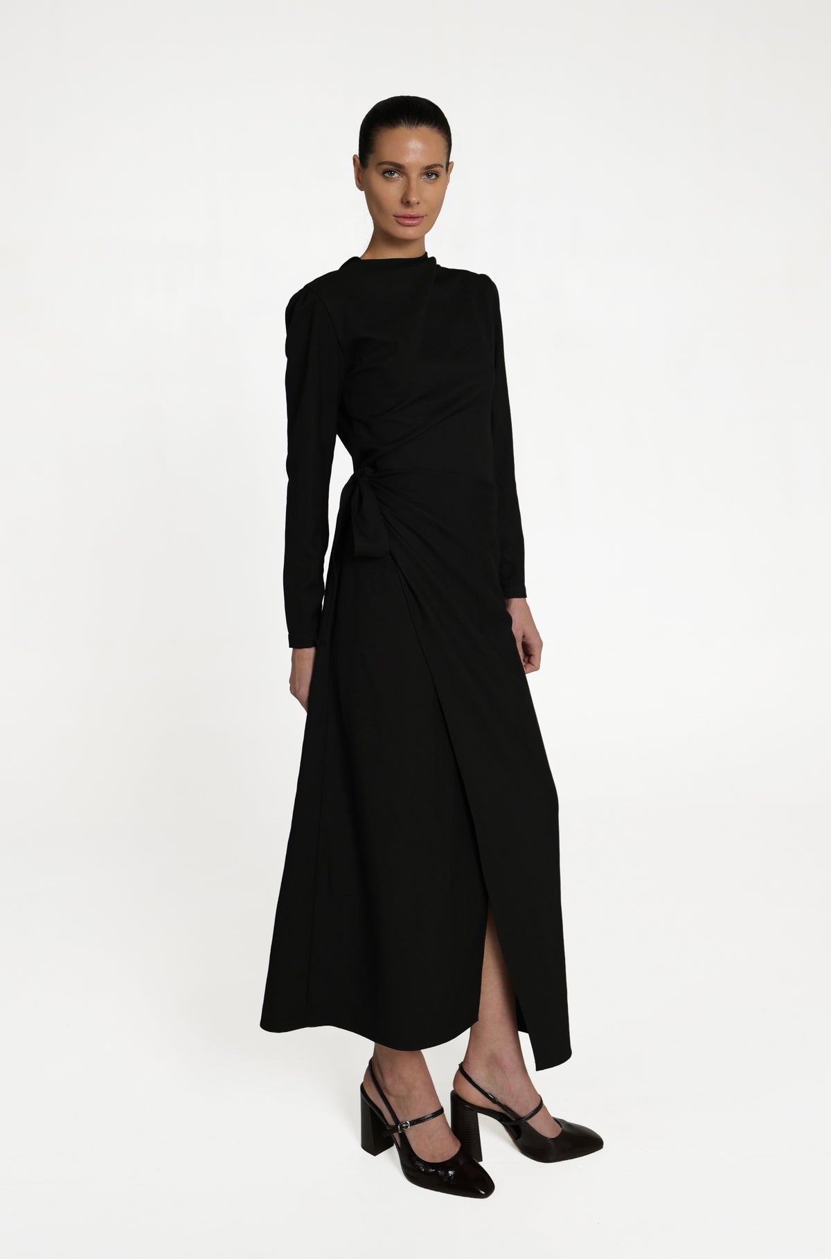 FINE WOOL DRESS WITH BACK COLLAR — WHITE & BLACK