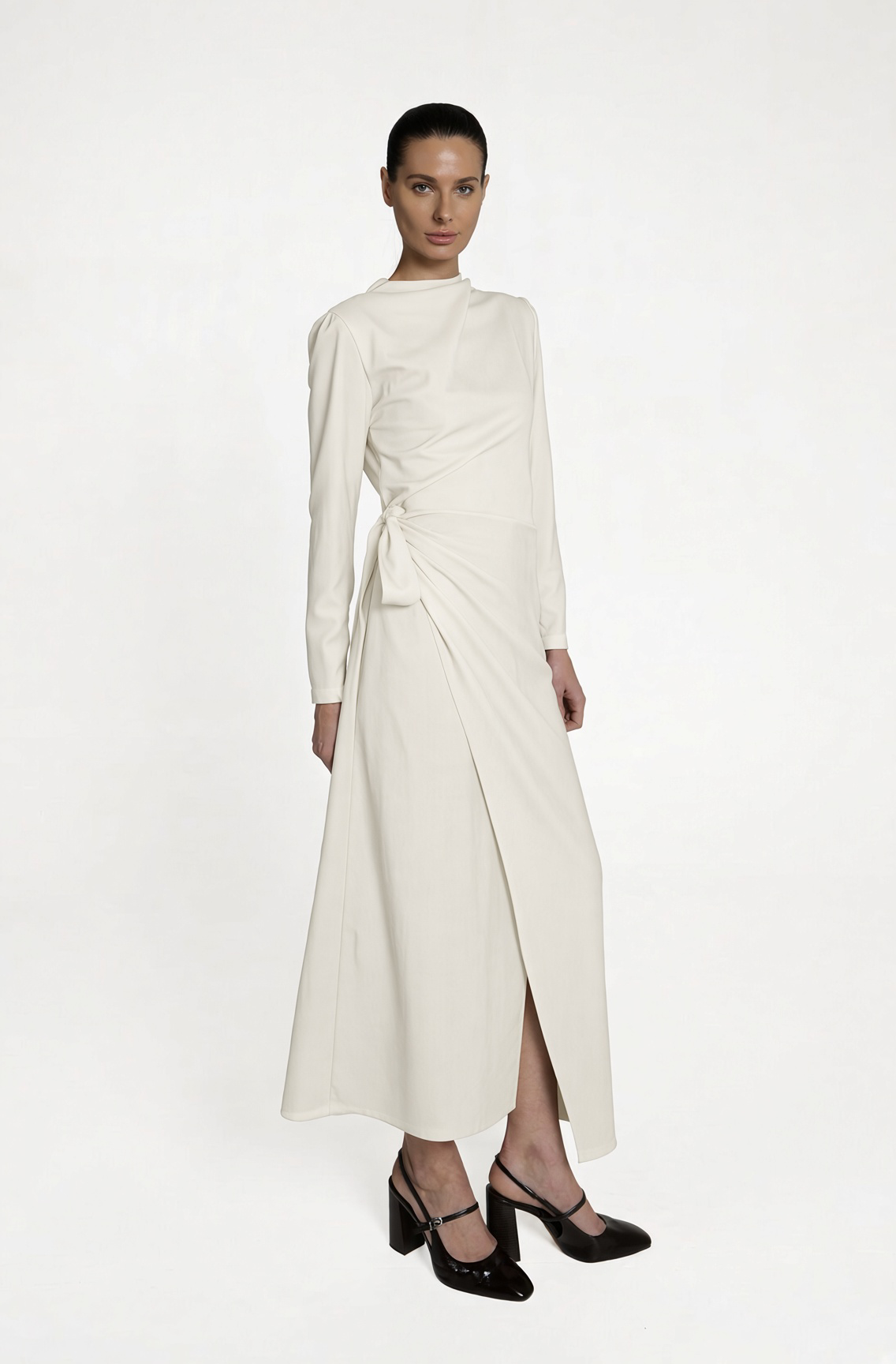 FINE WOOL DRESS WITH BACK COLLAR — WHITE & BLACK