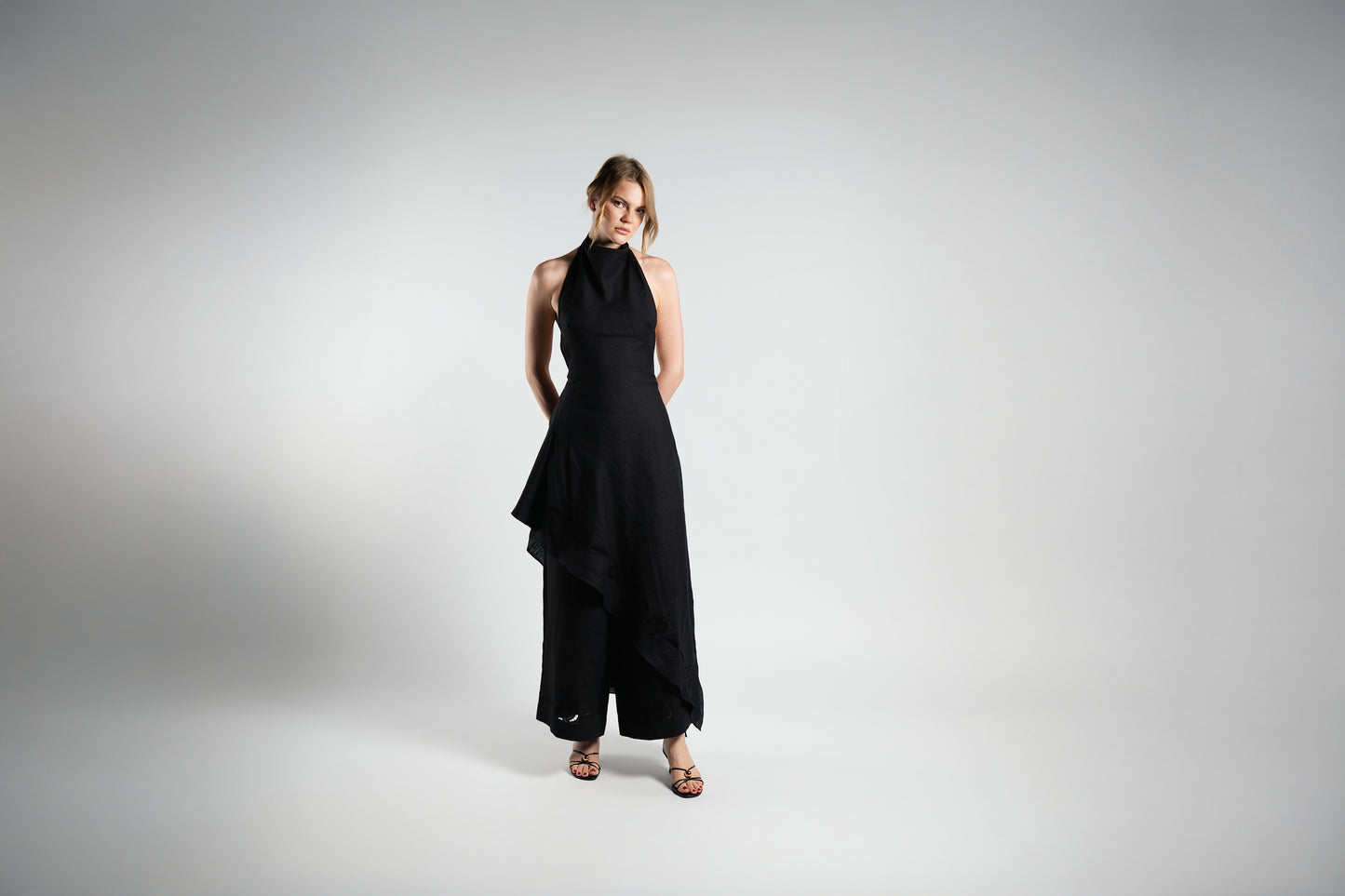 Linen Set with Refined Slit Detail