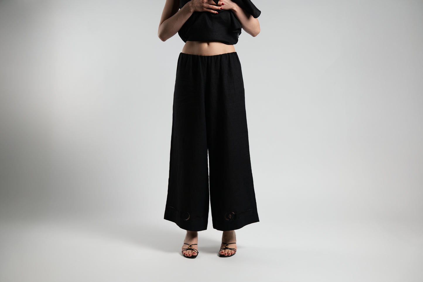 Linen Set with Refined Slit Detail