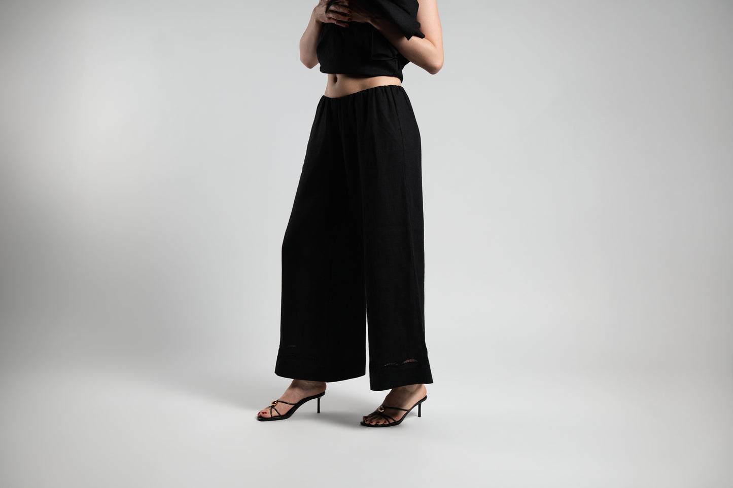 Linen Set with Refined Slit Detail
